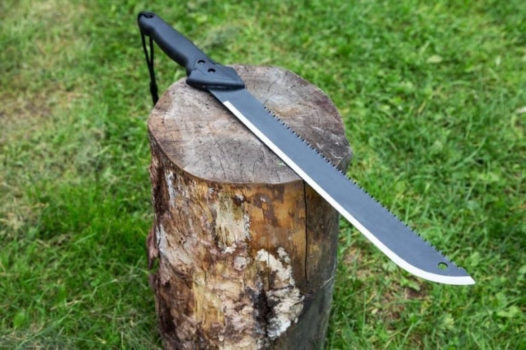 5 Reasons Why a Machete is the Only Multitool You Really Need