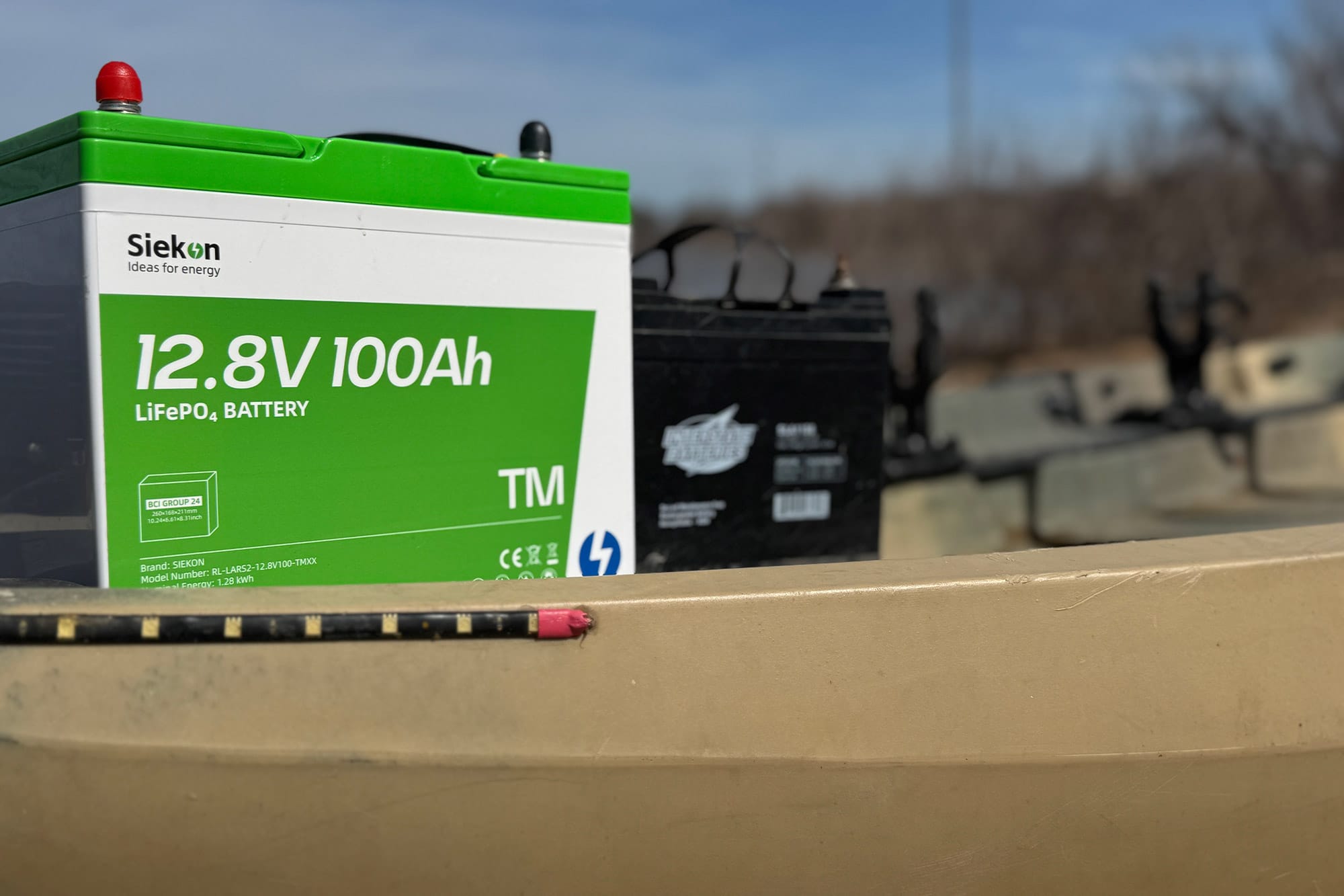 battery-setup A 12.8V 100Ah battery is placed on the kayak for a reliable power source