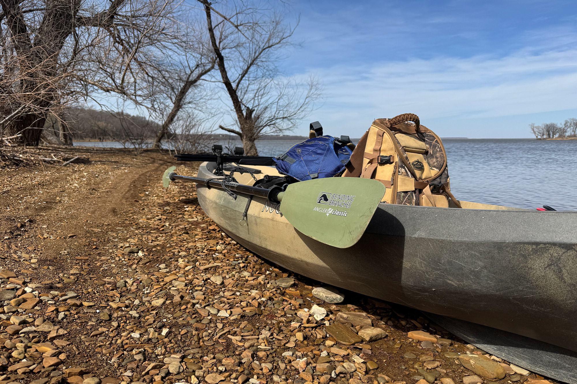 kayak-on-shore The kayak is stationed on the shore, prepared for a hunting expedition